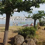 Vog Ou Sur L'ile Des Marinas Au Cap D'agde * 아그