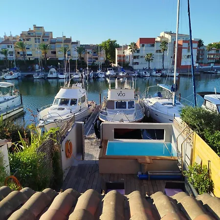Ou Sur L'île Des Marinas Au Cap D'agde